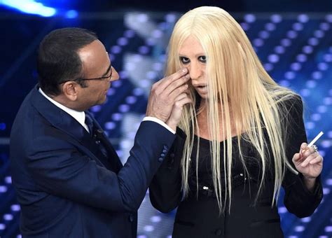 virginia raffaele imita donatella versace sanremo video|Sanremo 2016: Virginia Raffaele imita Donatella Versace (VIDEO).